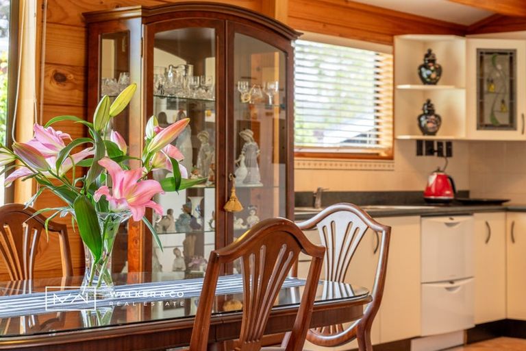 Photo of property in 1 Bathurst Street, Silverstream, Upper Hutt, 5019