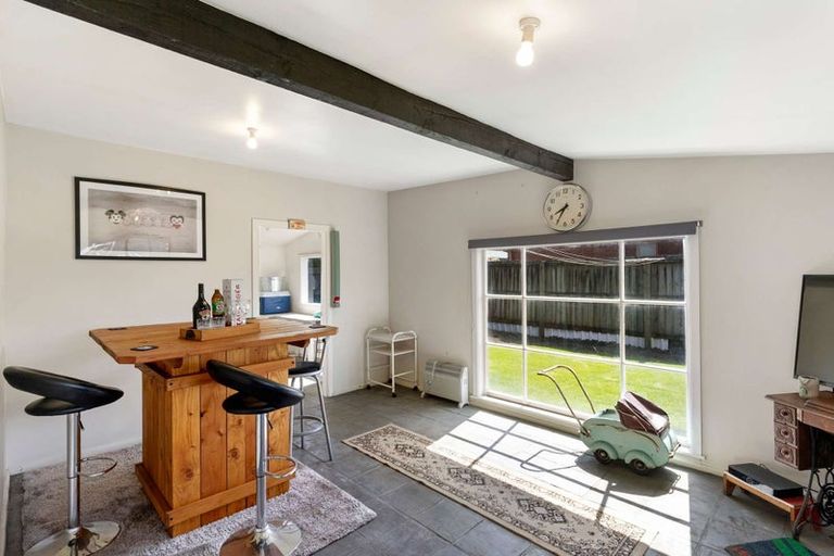 Photo of property in 77 Farquhars Road, Redwood, Christchurch, 8051