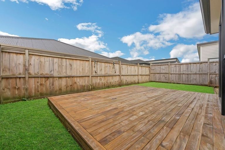 Photo of property in 14 Noia Way, Karaka, Papakura, 2113