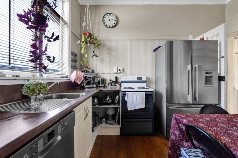 Photo of property in 72 Barrett Street, Westown, New Plymouth, 4310