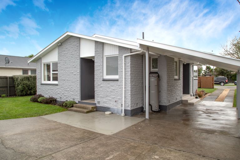Photo of property in 127 Northcote Road, Northcote, Christchurch, 8052