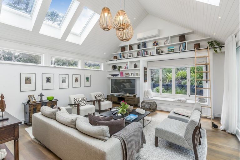 Photo of property in 2 Chenery Road, Red Beach, 0932