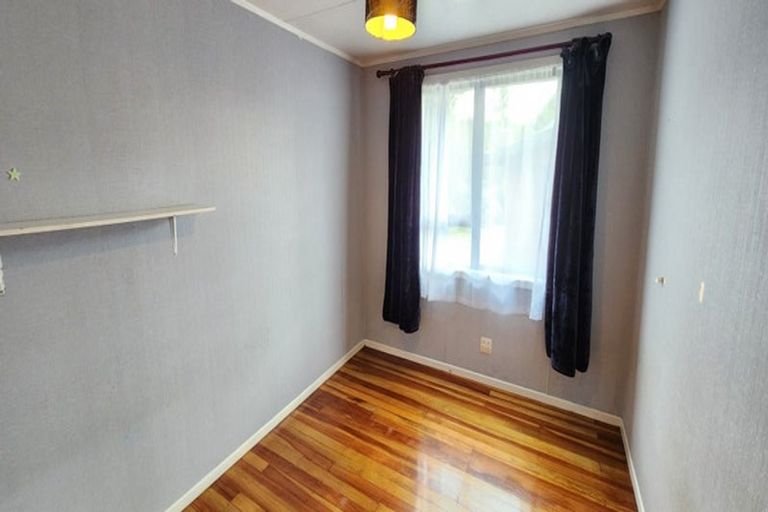 Photo of property in 13 Vancouver Place, Marfell, New Plymouth, 4310