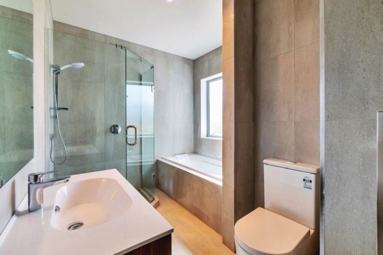 Photo of property in 122 Parkview Drive, Gulf Harbour, Whangaparaoa, 0930