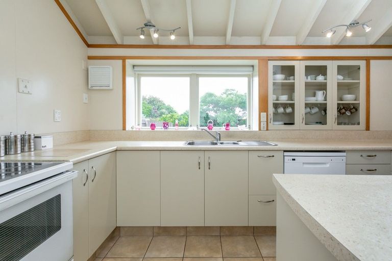 Photo of property in 19 Tauroa Road, Havelock North, 4130