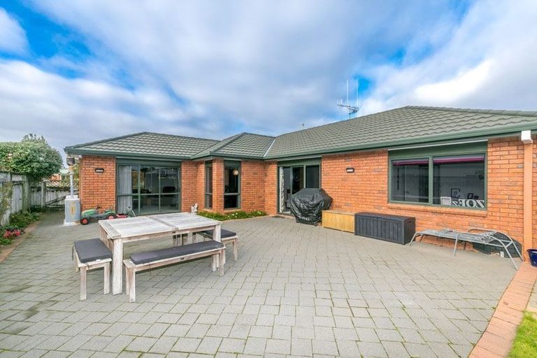 Photo of property in 30 Waiwherowhero Drive, St Andrews, Hamilton, 3200