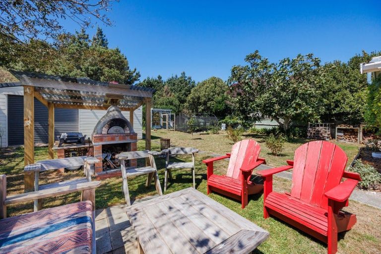 Photo of property in 15 Ferry Street, Foxton Beach, Foxton, 4815