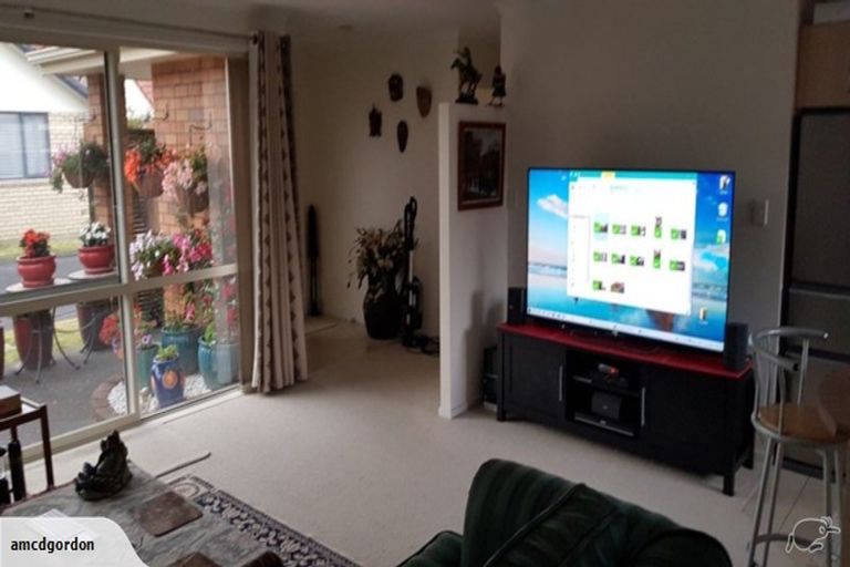 Photo of property in 3/262 Centreway Road, Orewa, 0931