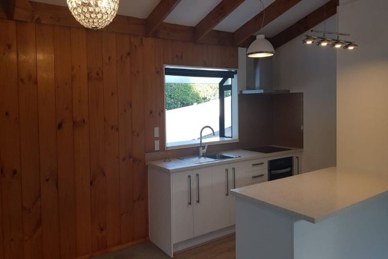 Photo of property in 10a Tirimoana Road, Te Atatu South, Auckland, 0602