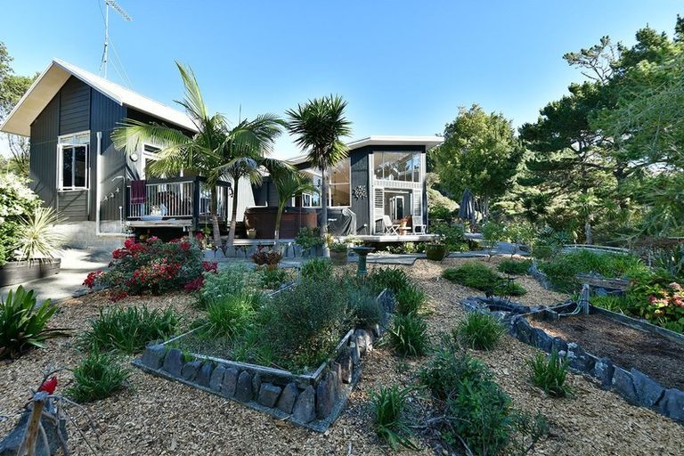 Photo of property in 84a Scott Road, Stanmore Bay, Whangaparaoa, 0932