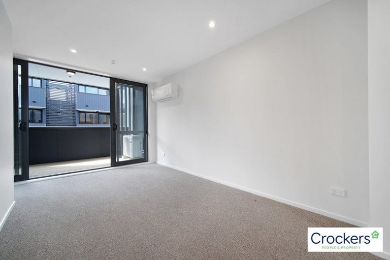 Photo of property in 2/2 Treasure Lane, Te Atatu South, Auckland, 0610