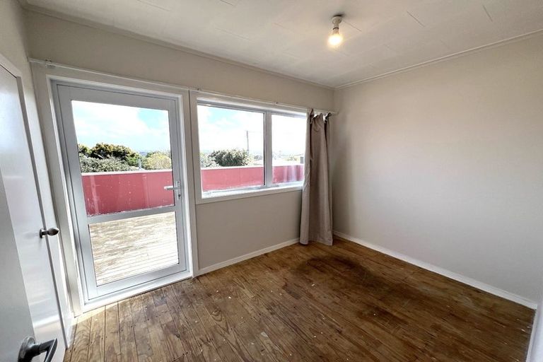 Photo of property in 104 Te Atatu Road, Te Atatu South, Auckland, 0610