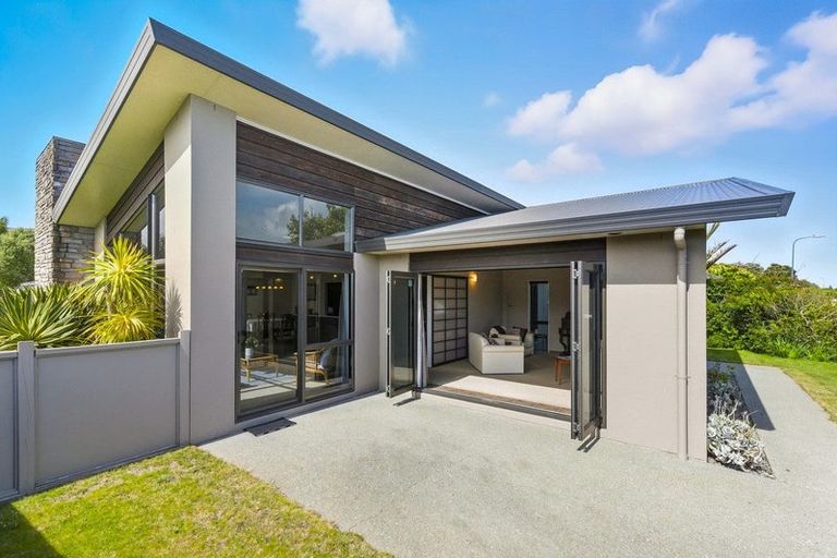 Photo of property in 2 Cadastral Court, Paraparaumu, 5032