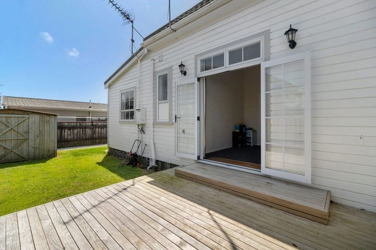 Photo of property in 162 Tukapa Street, Westown, New Plymouth, 4310