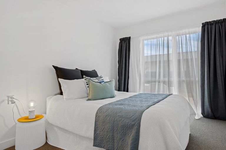 Photo of property in 2/17 Frensham Crescent, Woolston, Christchurch, 8062