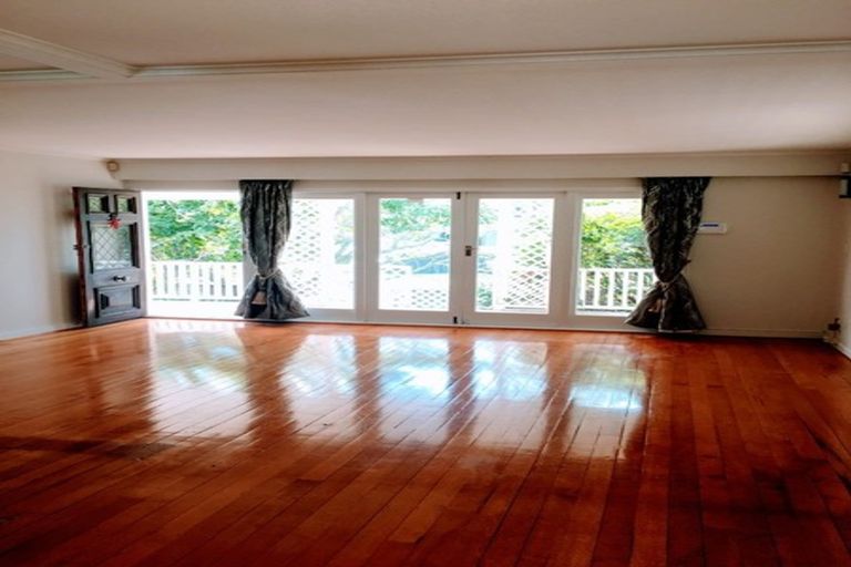 Photo of property in 2a Waller Avenue, Bucklands Beach, Auckland, 2012