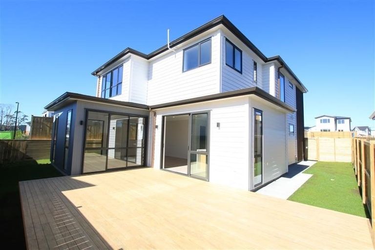 Photo of property in 22 Riroriro Road, Hobsonville, Auckland, 0616