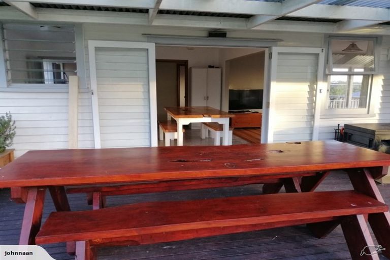 Photo of property in 43 Park Road, Glenfield, Auckland, 0629