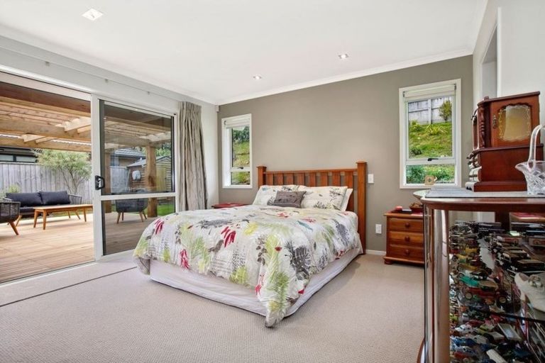 Photo of property in 197 Woodman Drive, Tawa, Wellington, 5028