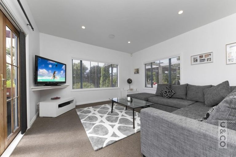 Photo of property in 31 Rosella Grove, Waimauku, 0812