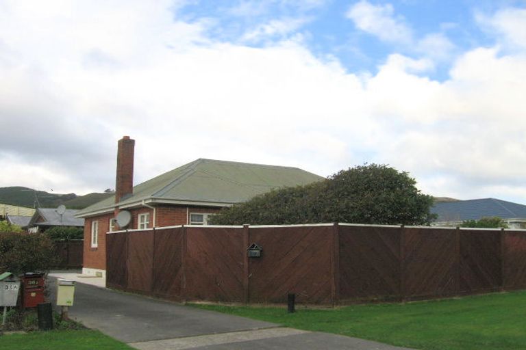 Photo of property in 36 Beauchamp Street, Tawa, Wellington, 5028
