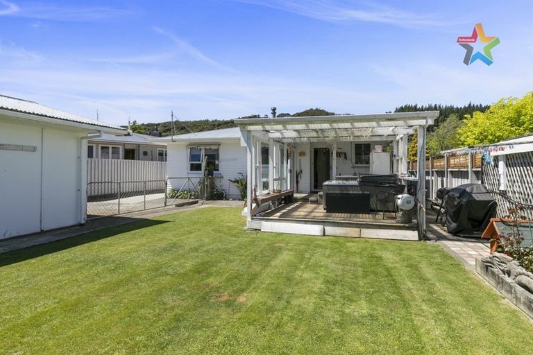 Photo of property in 33 Meremere Street, Wainuiomata, Lower Hutt, 5014
