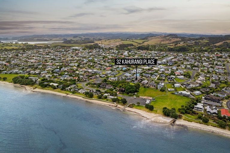 Photo of property in 32 Kahurangi Place, Snells Beach, 0920