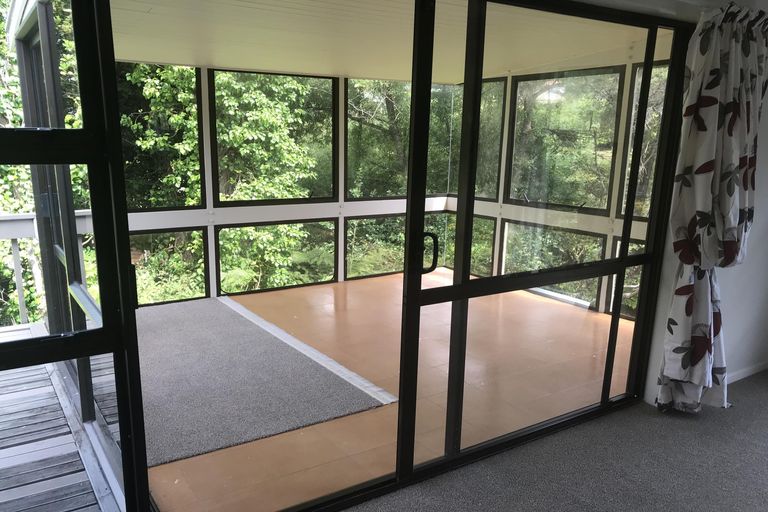 Photo of property in 18a Elliston Crescent, Stanmore Bay, Whangaparaoa, 0932