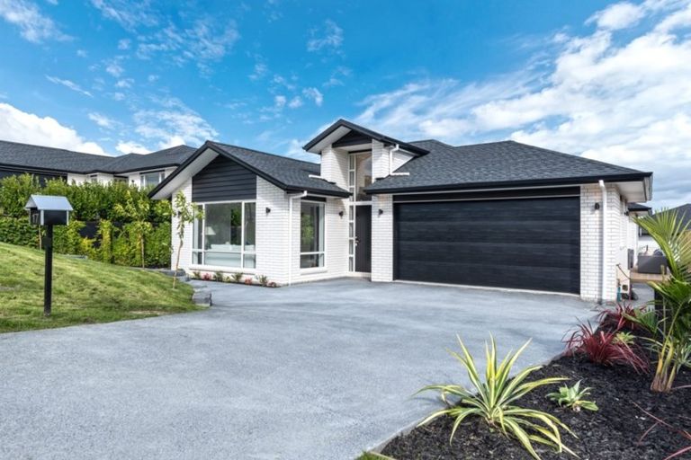 Photo of property in 17 Boocock Crescent, Orewa, 0931