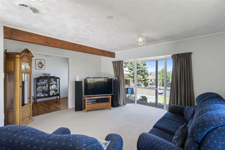 Photo of property in 8 Darcy Place, Massey, Auckland, 0614