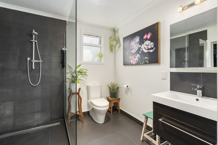 Photo of property in 14b Truby King Street, Merrilands, New Plymouth, 4312