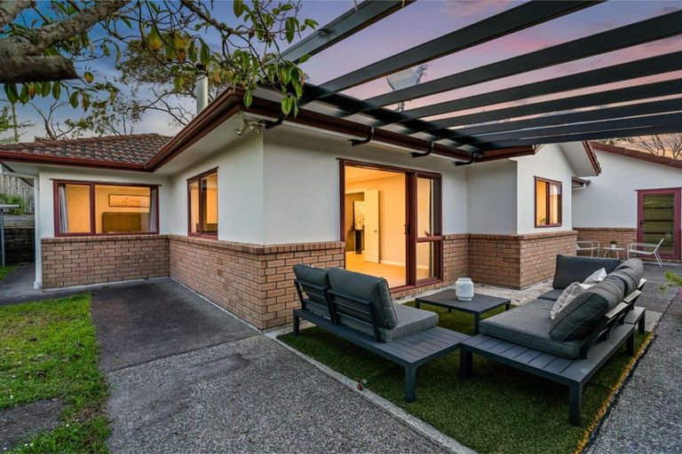 Photo of property in 90a Colwill Road, Massey, Auckland, 0614