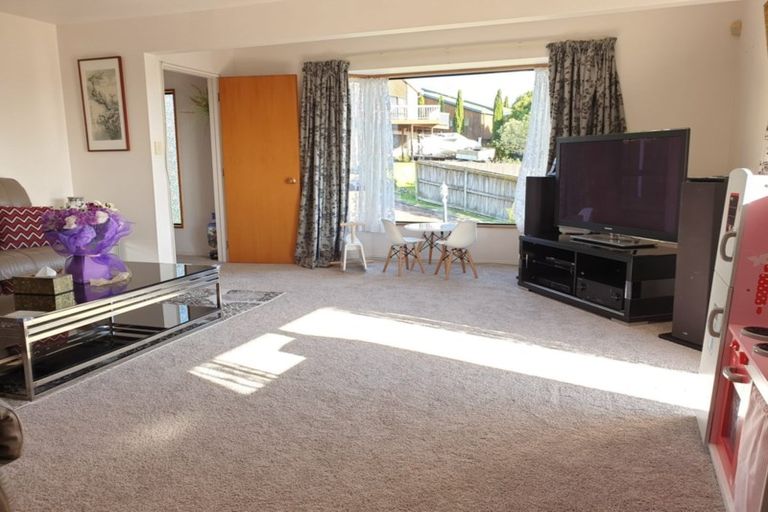 Photo of property in 16 Goldfinch Rise, Unsworth Heights, Auckland, 0632