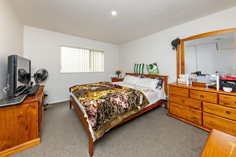 Photo of property in 30 Popokatea Drive, Takanini, 2112