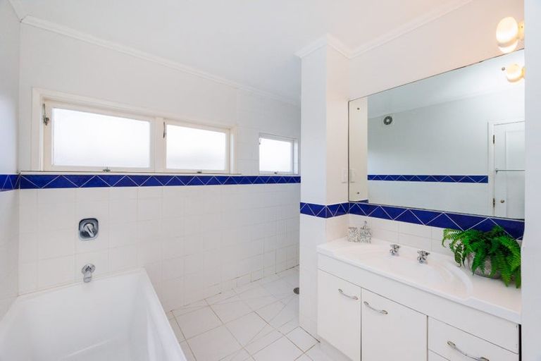 Photo of property in 19 Sheffield Street, Awapuni, Palmerston North, 4412