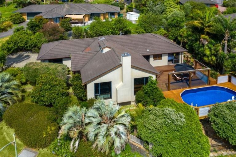 Photo of property in 2 Te Wharau Drive, Greenhithe, Auckland, 0632