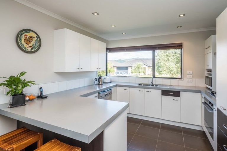 Photo of property in 25 Consort Close, Paraparaumu Beach, Paraparaumu, 5032