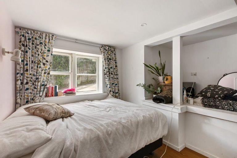 Photo of property in 2/199 Titirangi Road, Titirangi, Auckland, 0604