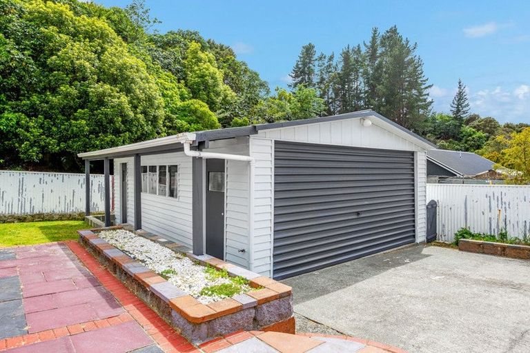 Photo of property in 52 Lees Grove, Wainuiomata, Lower Hutt, 5014