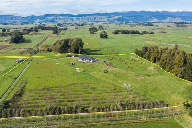 Photo of property in 947 Koputaroa Road, Koputaroa, Levin, 5575