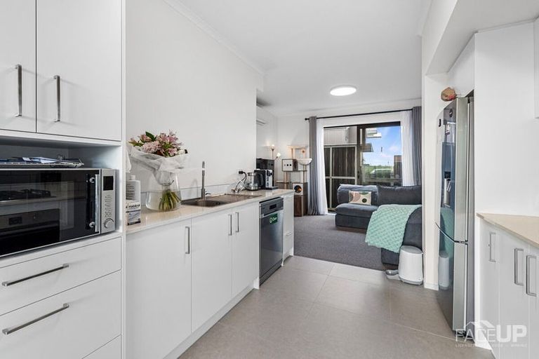 Photo of property in 28 Rahopuru Road, Westgate, Auckland, 0614