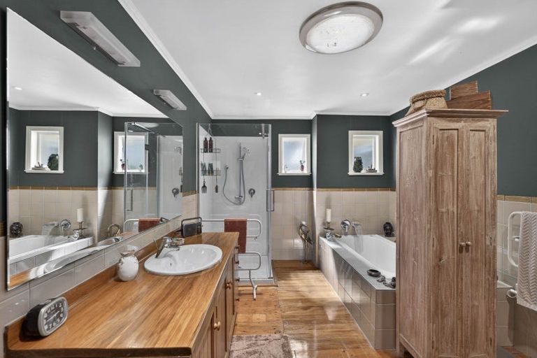 Photo of property in 120 Vauxhall Road, Narrow Neck, Auckland, 0624