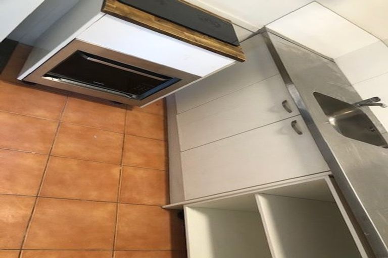 Photo of property in 20a Lyndfield Lane, Newlands, Wellington, 6037