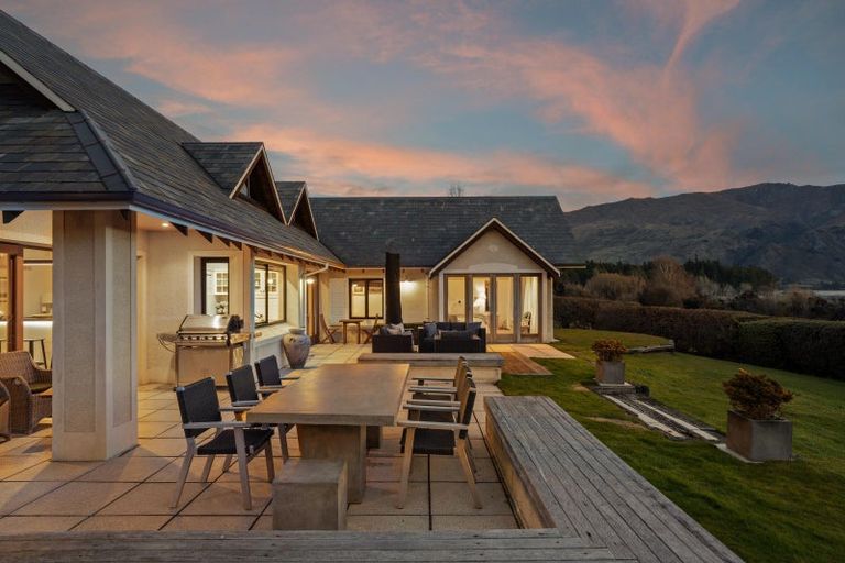 Photo of property in 186 Beacon Point Road, Wanaka, 9305