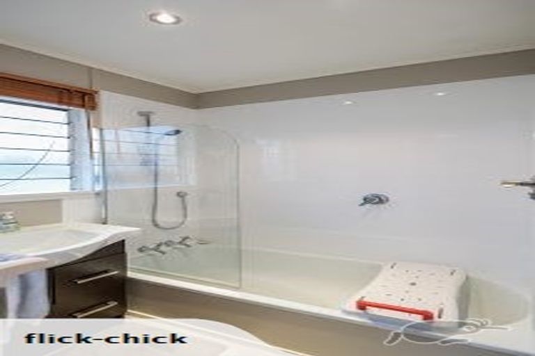 Photo of property in 1/448 Whangaparaoa Road, Stanmore Bay, Whangaparaoa, 0932