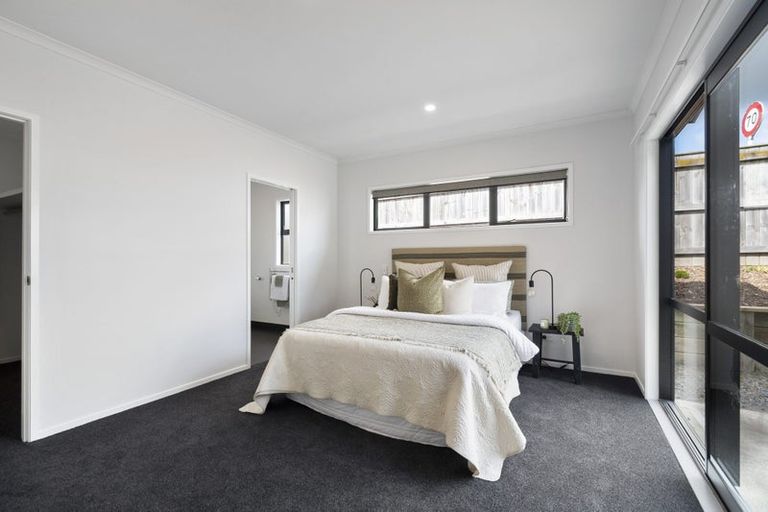 Photo of property in 11 Coutts Way, Fitzherbert, Palmerston North, 4410