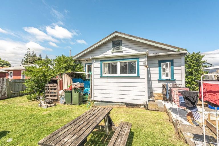 Photo of property in 22 Tregenna Street, Castlecliff, Whanganui, 4501