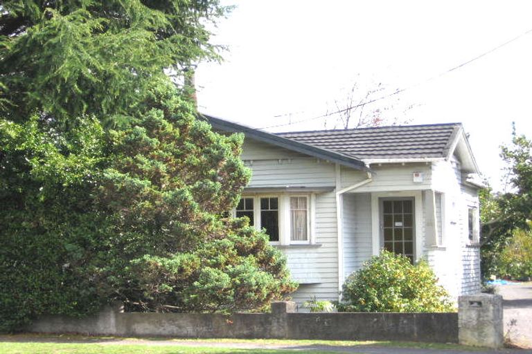 Photo of property in 35 Titirangi Road, New Lynn, Auckland, 0600