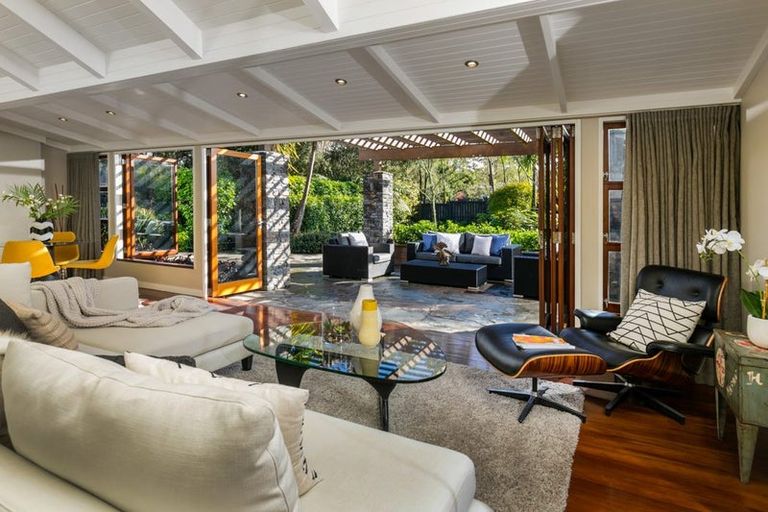 Photo of property in 1 The Knoll, Greenhithe, Auckland, 0632