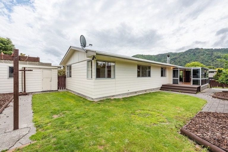 Photo of property in 44 California Drive, Totara Park, Upper Hutt, 5018